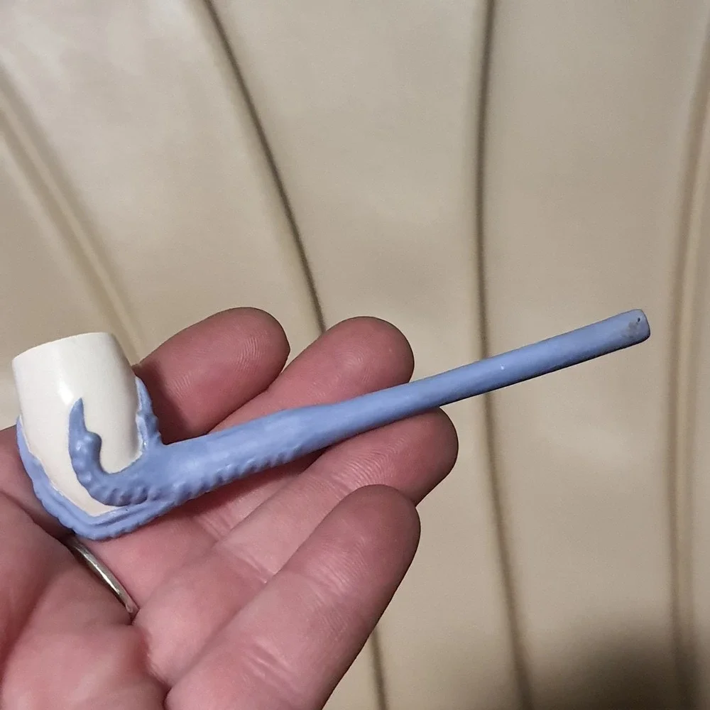Vintage Antique Clay Smoke Pipe White With Blue Claw Foot Bird Talon Cup Unused